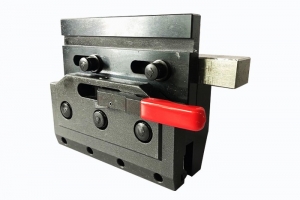 折彎機(jī)夾具安裝的五個(gè)要點(diǎn)